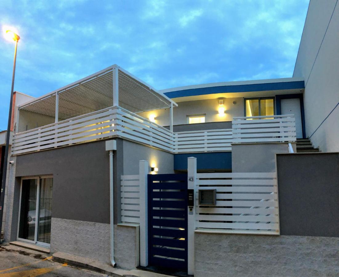 Casa Med Lejlighed Marina di Ragusa Eksteriør billede